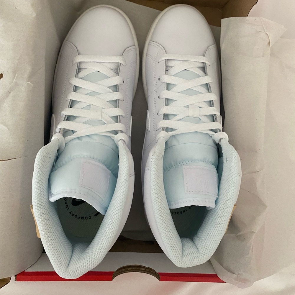 Nike Court Royale